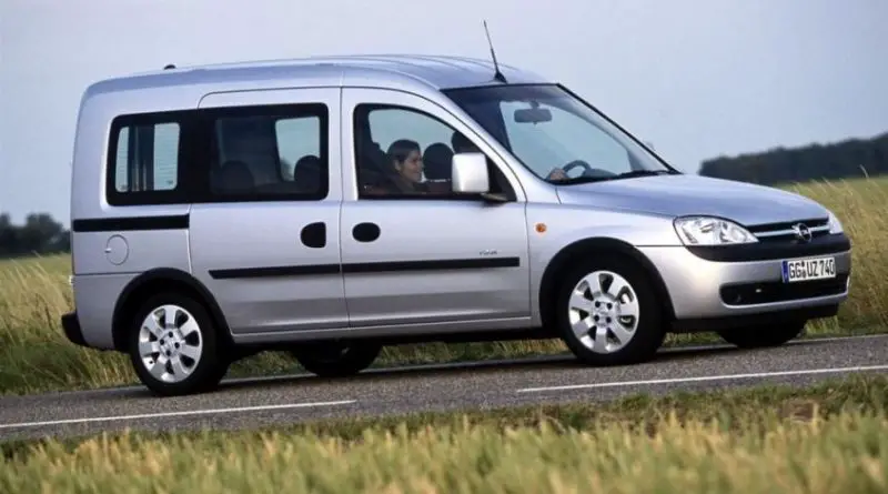 Opel Combo C (2001-2011) - scatola fusibili e relè