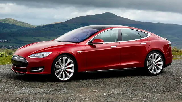 Tesla Model S (2013-2014) - scatola fusibili e relè