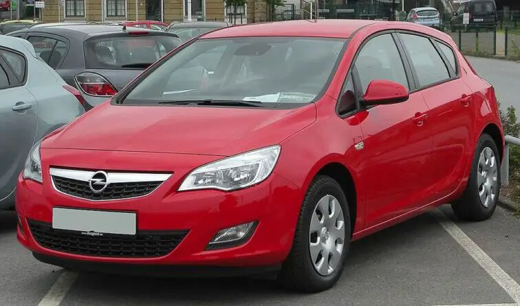 Opel Astra J (2013) - scatola dei fusibili