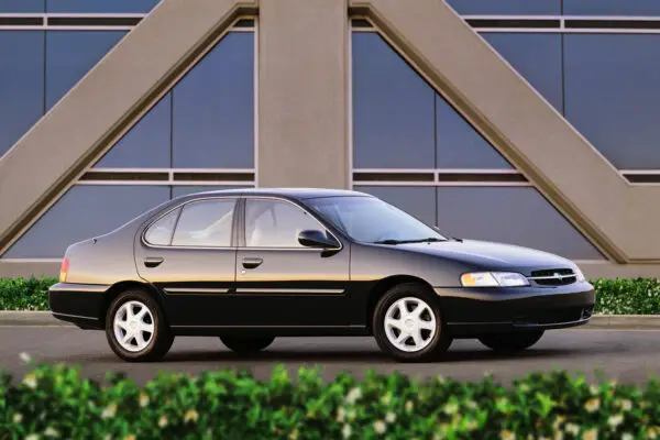 Nissan Altima (1998-2001) - Scatola dei fusibili