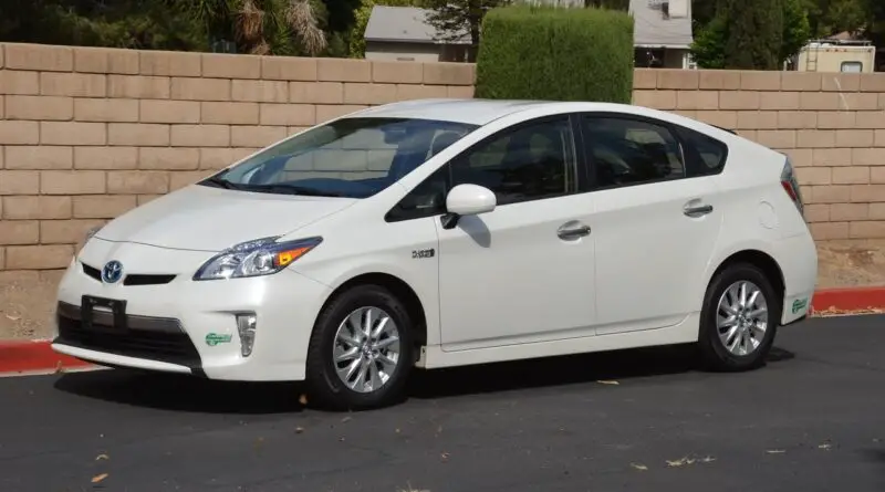 Toyota Prius Plug-in Hybrid (2013) - scatola dei fusibili