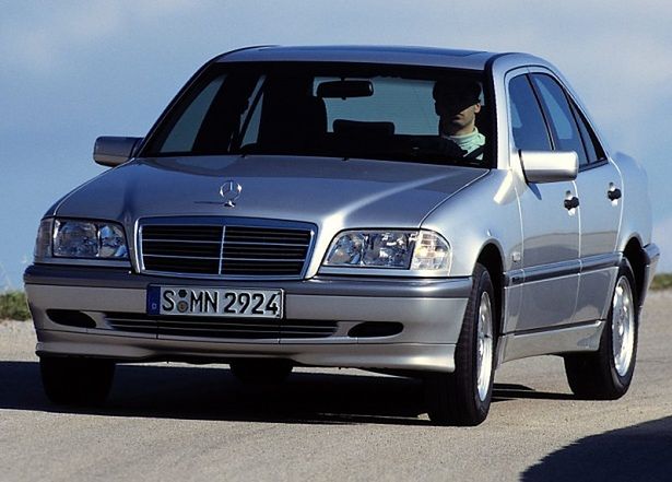 Mercedes-Benz Classe C W202 (1993-2001) - Scatola dei fusibili