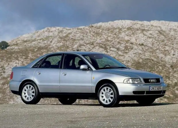Audi A4 e S4 (B5) (1994-2001) - Scatola dei fusibili